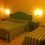 호텔 Riviera 3 Stelle Con Piscina Estiva Gratuita E Garage A Pagamento 스포토르노