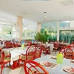 Riviera 3 Stelle Con Piscina Estiva Gratuita E Garage A Pagamento 3*