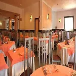 Riviera 3 Stelle Con Piscina Estiva Gratuita E Garage A Pagamento 호텔 스포토르노