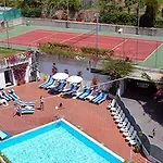 Riviera 3 Stelle Con Piscina Estiva Gratuita E Garage A Pagamento 스포토르노