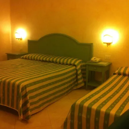 Hotel Riviera 3 Stelle Con Piscina Estiva Gratuita E Garage A Pagamento Spotorno