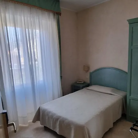 Riviera 3 Stelle Con Piscina Estiva Gratuita E Garage A Pagamento 3*