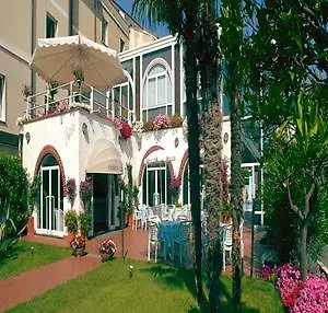 Отель Riviera 3 Stelle Con Piscina Estiva Gratuita E Garage A Pagamento 3*