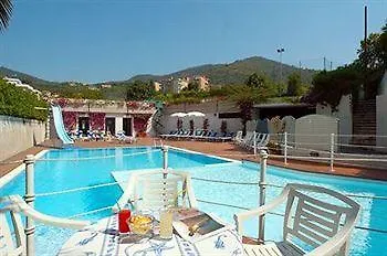 Отель Riviera 3 Stelle Con Piscina Estiva Gratuita E Garage A Pagamento