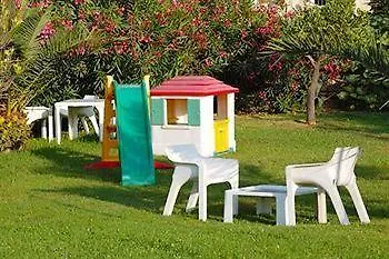 Riviera 3 Stelle Con Piscina Estiva Gratuita E Garage A Pagamento Споторно