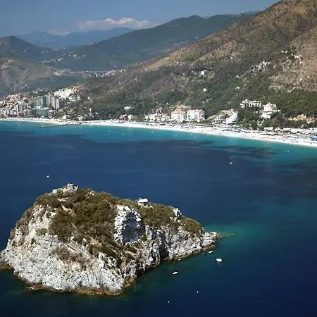 Riviera 3 Stelle Con Piscina Estiva Gratuita E Garage A Pagamento 3* Споторно