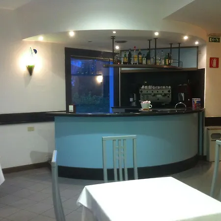 Hotel Riviera 3 Stelle Con Piscina Estiva Gratuita E Garage A Pagamento 3*