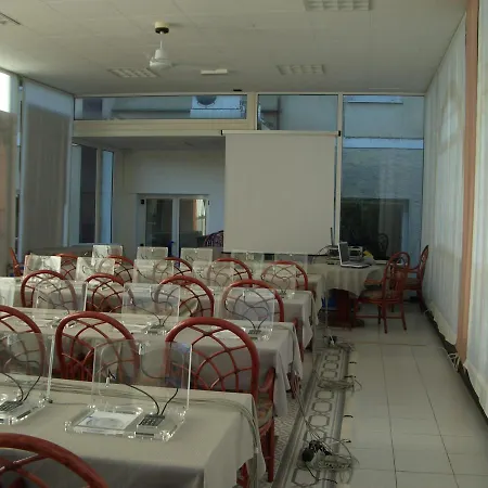 Hotel Riviera 3 Stelle Con Piscina Estiva Gratuita E Garage A Pagamento 3*