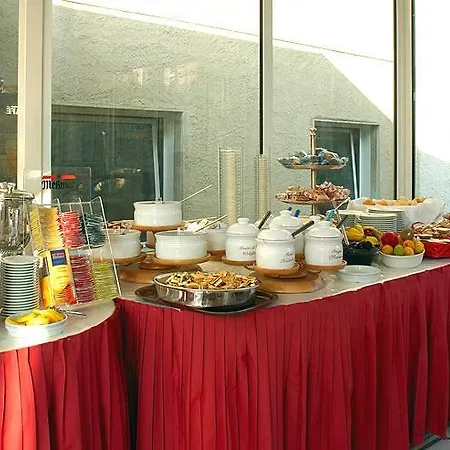 Отель Riviera 3 Stelle Con Piscina Estiva Gratuita E Garage A Pagamento 3*