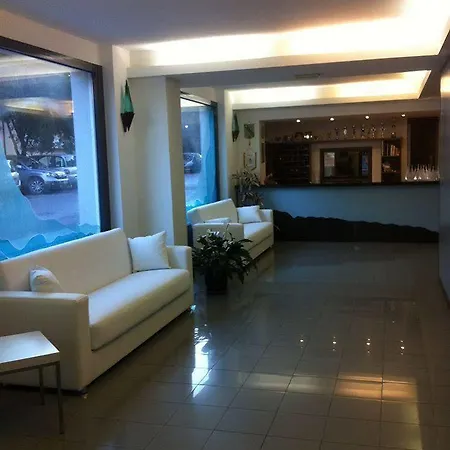 Отель Riviera 3 Stelle Con Piscina Estiva Gratuita E Garage A Pagamento Споторно