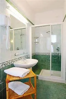 Riviera 3 Stelle Con Piscina Estiva Gratuita E Garage A Pagamento