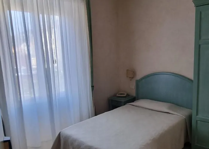 Riviera 3 Stelle Con Piscina Estiva Gratuita E Garage A Pagamento 3*