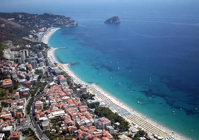 Hotell Riviera 3 Stelle Con Piscina Estiva Gratuita E Garage A Pagamento 3*