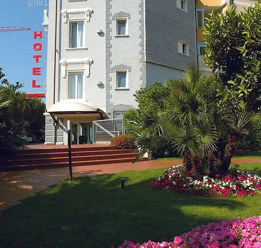 Hotell Riviera 3 Stelle Con Piscina Estiva Gratuita E Garage A Pagamento 3*