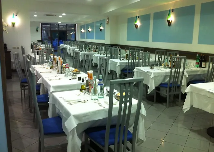 Riviera 3 Stelle Con Piscina Estiva Gratuita E Garage A Pagamento 3* Spotorno