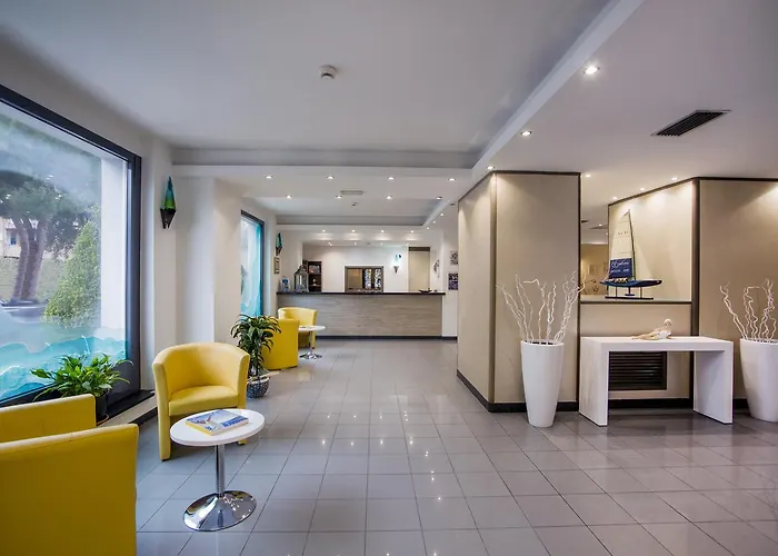 Riviera 3 Stelle Con Piscina Estiva Gratuita E Garage A Pagamento 3*
