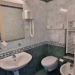 Riviera 3 Stelle Con Piscina Estiva Gratuita E Garage A Pagamento Hotel 3*