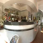 Riviera 3 Stelle Con Piscina Estiva Gratuita E Garage A Pagamento Hotel 3*