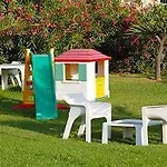 Riviera 3 Stelle Con Piscina Estiva Gratuita E Garage A Pagamento Spotorno