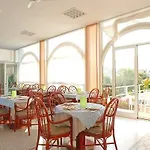 Riviera 3 Stelle Con Piscina Estiva Gratuita E Garage A Pagamento 3* Spotorno