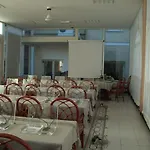 Hotel Riviera 3 Stelle Con Piscina Estiva Gratuita E Garage A Pagamento 3*