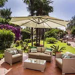 Hotel Riviera 3 Stelle Con Piscina Estiva Gratuita E Garage A Pagamento 3*
