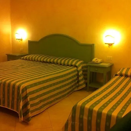 Riviera 3 Stelle Con Piscina Estiva Gratuita E Garage A Pagamento Отель