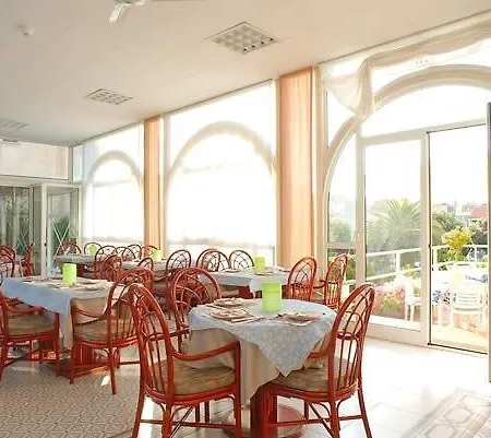 Riviera 3 Stelle Con Piscina Estiva Gratuita E Garage A Pagamento 3* 斯波托尔诺