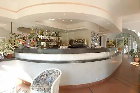 Riviera 3 Stelle Con Piscina Estiva Gratuita E Garage A Pagamento 3* Споторно