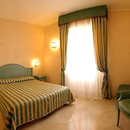 Riviera 3 Stelle Con Piscina Estiva Gratuita E Garage A Pagamento 3* 斯波托尔诺