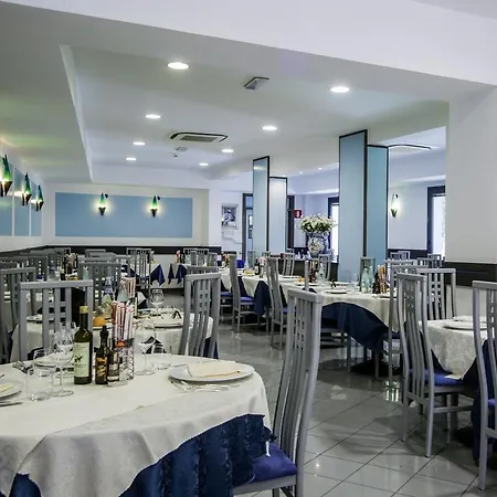 Riviera 3 Stelle Con Piscina Estiva Gratuita E Garage A Pagamento 3* 斯波托尔诺