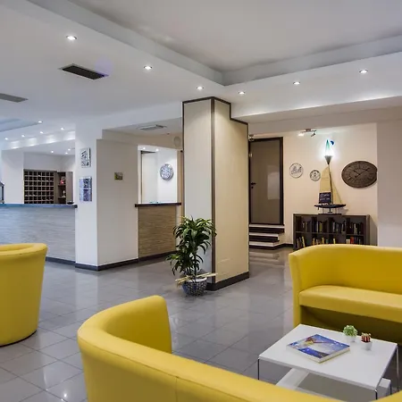 Riviera 3 Stelle Con Piscina Estiva Gratuita E Garage A Pagamento 3* 斯波托尔诺
