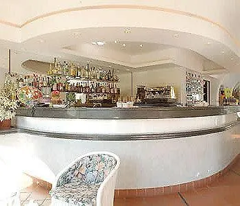 Riviera 3 Stelle Con Piscina Estiva Gratuita E Garage A Pagamento Hotel