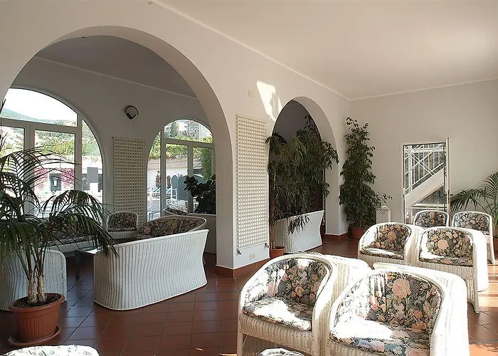 Riviera 3 Stelle Con Piscina Estiva Gratuita E Garage A Pagamento