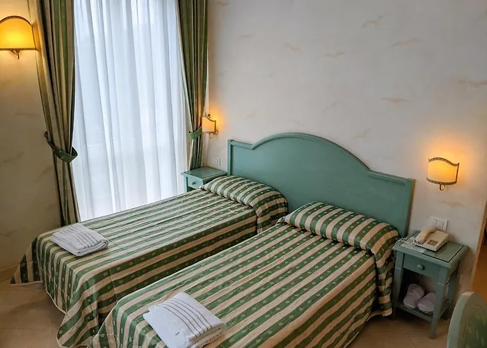Riviera 3 Stelle Con Piscina Estiva Gratuita E Garage A Pagamento 3*