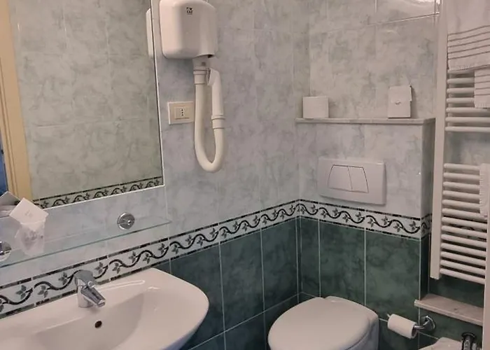 Riviera 3 Stelle Con Piscina Estiva Gratuita E Garage A Pagamento Hotel 3*