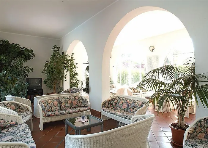 Riviera 3 Stelle Con Piscina Estiva Gratuita E Garage A Pagamento فندق 3*