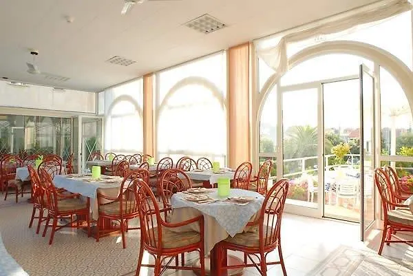 Riviera 3 Stelle Con Piscina Estiva Gratuita E Garage A Pagamento 3* سبوتورنو