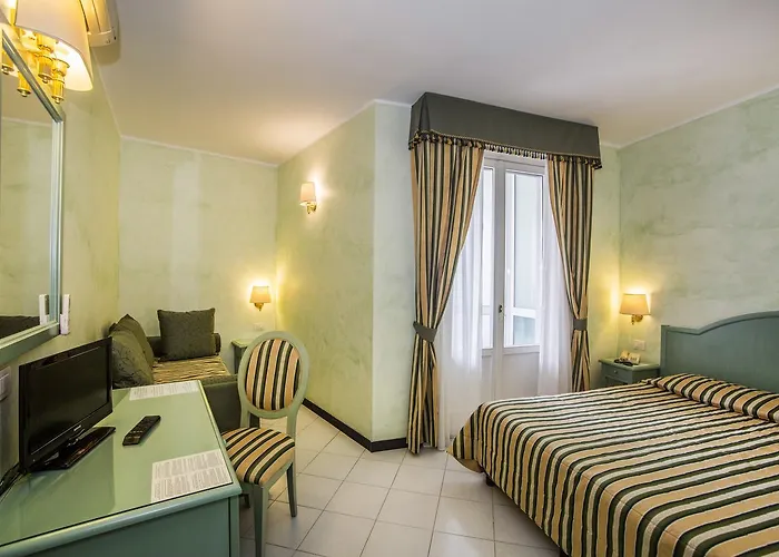 Hotel Riviera 3 Stelle Con Piscina Estiva Gratuita E Garage A Pagamento 3*