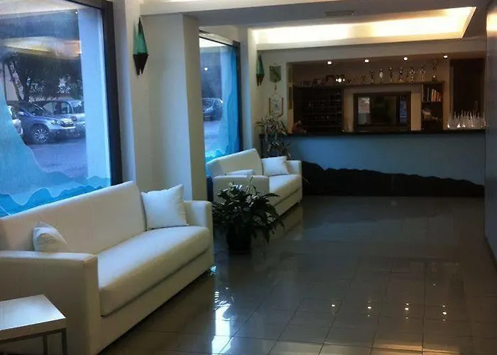Hotel Riviera 3 Stelle Con Piscina Estiva Gratuita E Garage A Pagamento Spotorno